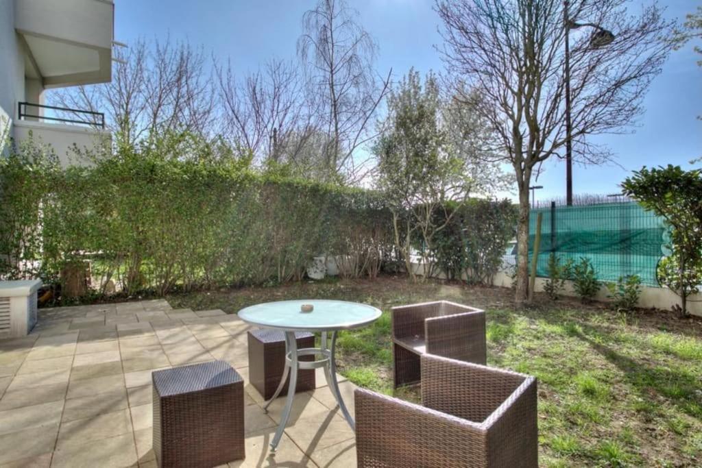 Studio Spacieux Avec Terrasse Et Parking Viry-Chatillon Bagian luar foto